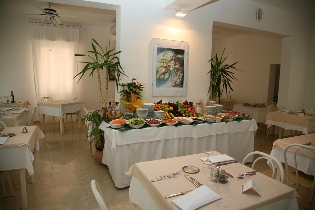 Hotel Toscana Marotta Exterior foto